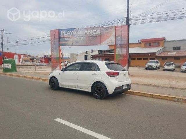 Vendo o permuto Kia rio hb 1.4