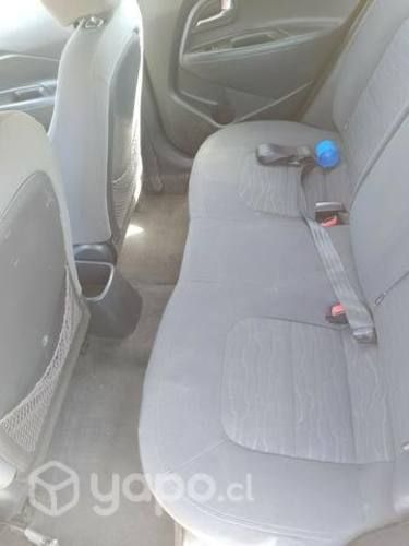 Kia rio 5 al día y transferible