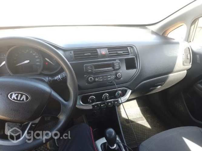 Kia rio 5 al día y transferible