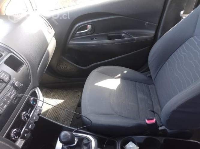 Kia rio 5 al día y transferible