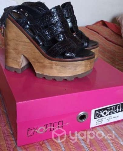 Sandalias negras cuero