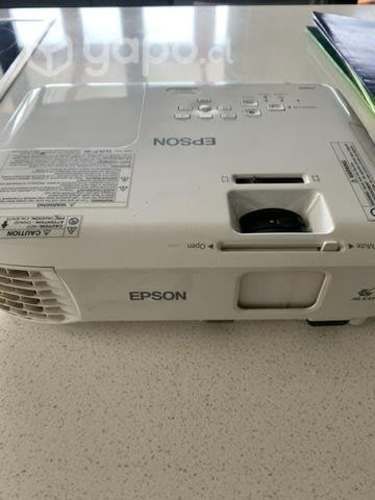 Proyector epson + telón retráctil