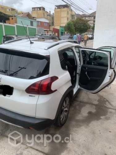 Vendo Peugeot 2008 / año 2017 / 1.2 / bencina