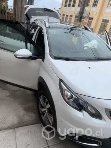 Vendo Peugeot 2008 / año 2017 / 1.2 / bencina