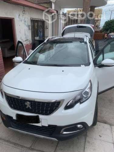 Vendo Peugeot 2008 / año 2017 / 1.2 / bencina
