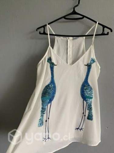 Blusa/con aplicaciones IO, un básico en talla S.