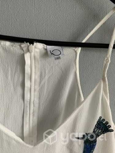 Blusa/con aplicaciones IO, un básico en talla S.