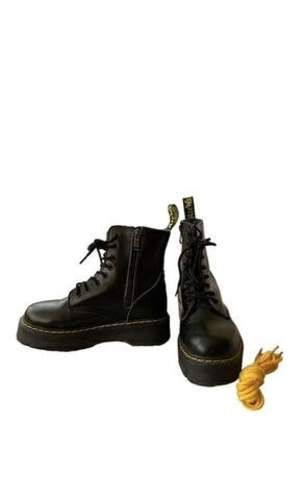 Botines estilo Dr Martens