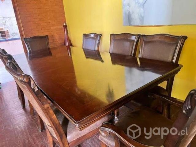 Comedor con 2 sitiales y 6 sillas