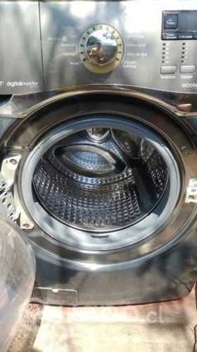 Lavadora secadora funcionado al