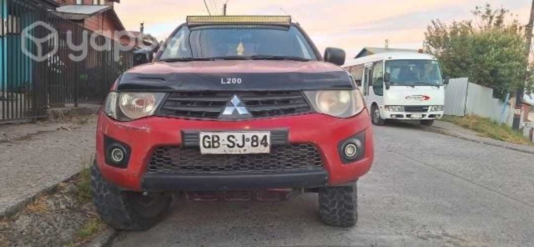 Mitsubishi l200 2014