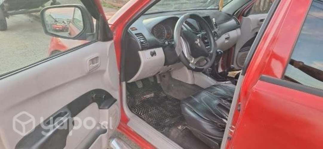 Mitsubishi l200 2014