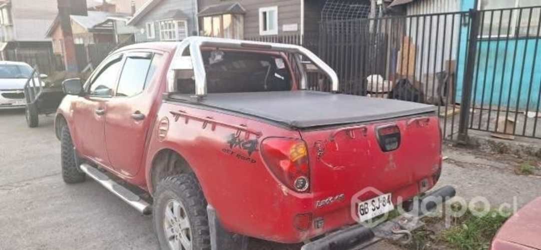 Mitsubishi l200 2014