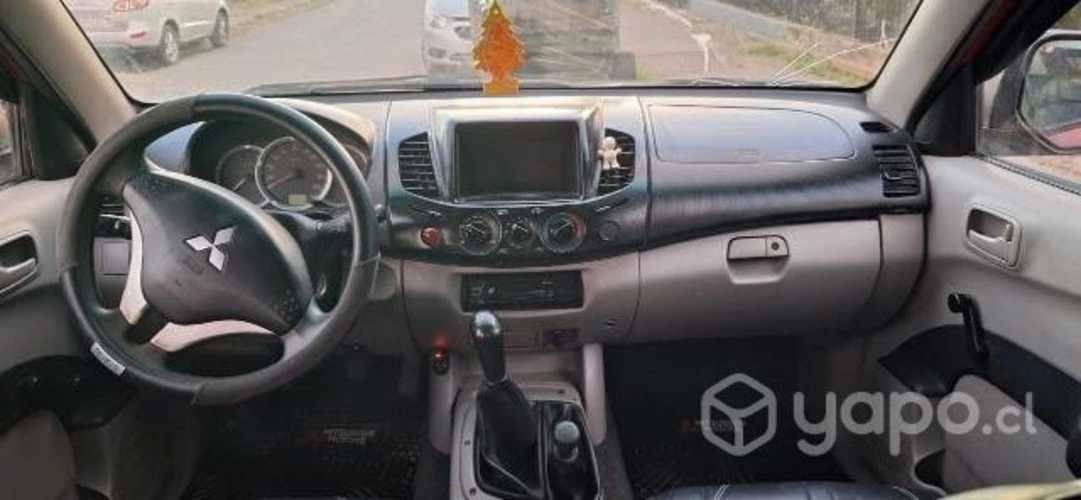 Mitsubishi l200 2014
