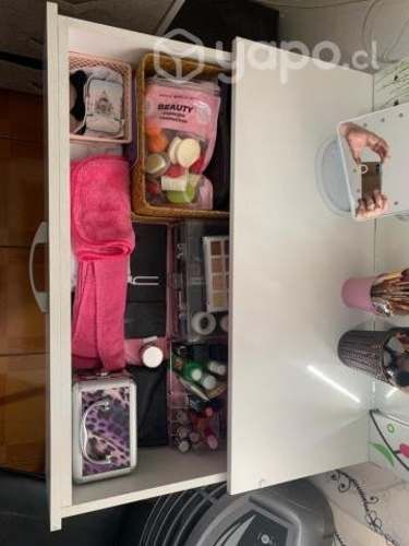 Mueble tocador con ampolletas