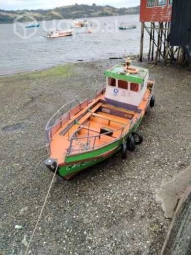 Lancha madera revestida en fibra