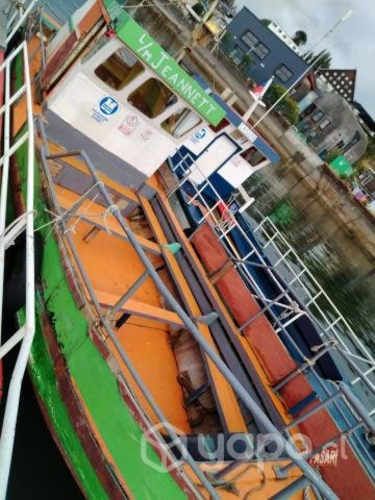 Lancha madera revestida en fibra