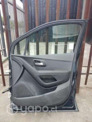 Puerta completa delantera rh tracker 1.8 2017