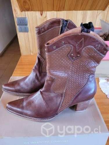 Botas de cuero (fabricación nacional)