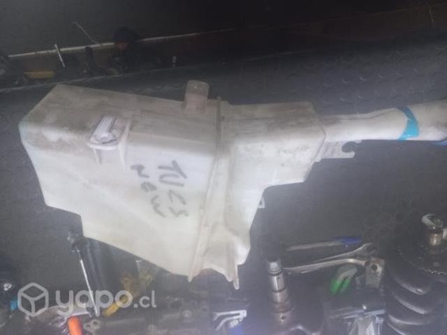 Deposito de limpiaparabrisas hyundai Tucson 2017