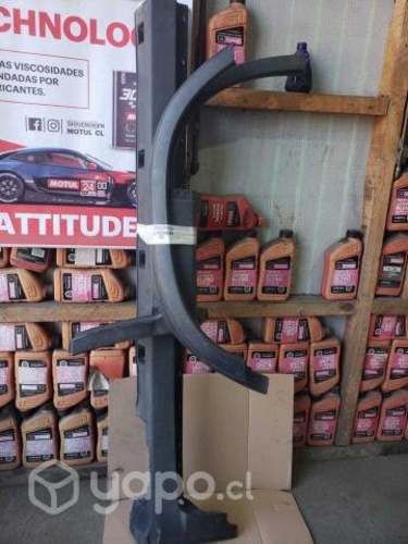 Plasticos laterales rh tracker 1.8 2017