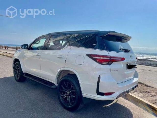 Vendo Toyota fortuner GRS tdi 2.8 conversable