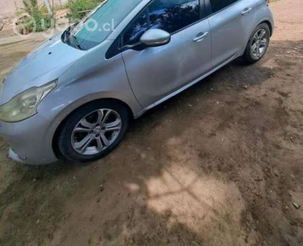 PEUGEOT 208, Año 2014