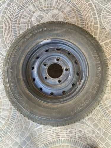 Neumático con llanta BRIDGESTONE 235/70R16