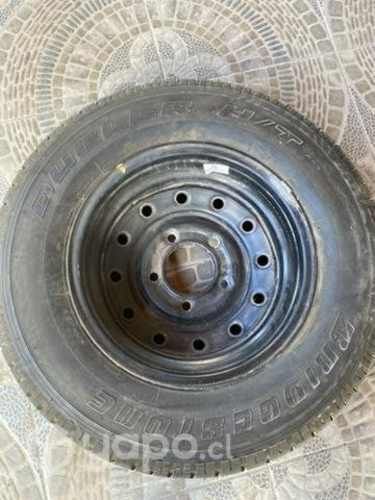 Neumático con llanta BRIDGESTONE 235/70R16