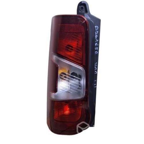 Foco izquierdo peugeot partner 2022