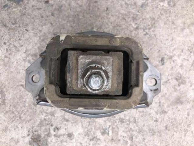 Soporte motor o caja land rover (33.8)