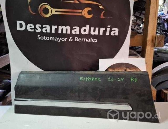 Moldura puerta Explorer 2016 a 2019 Rh 2.1