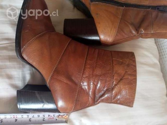 Botines 100 % Cuero estan impecable son talla : 38