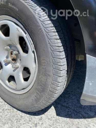 Llantas de auto aro 15 4x108 y 2 neumáticos