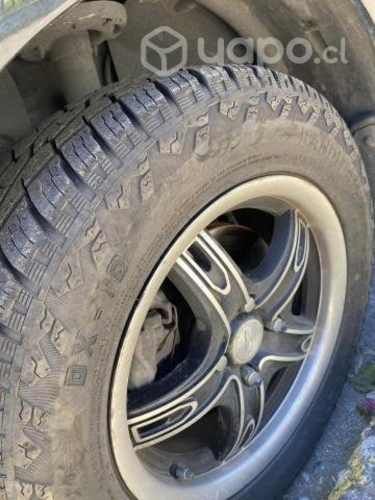 Llantas de auto aro 15 4x108 y 2 neumáticos