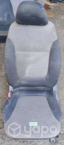 Juego Asientos (MLJ008) Mitsubishi L200 2.5 4x4