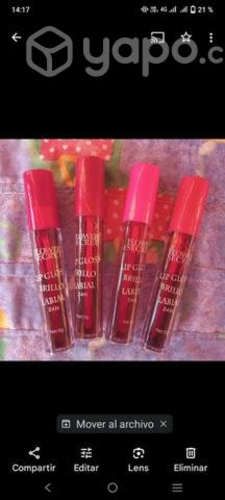 Labial tinta color rojo