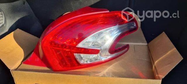 Foco trasero derecho Peugeot 208 2013 a 2015