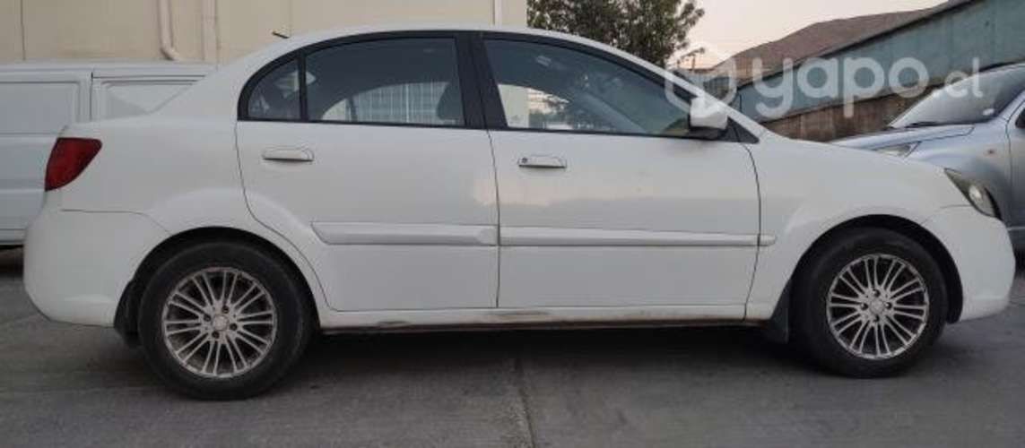 Kia motors rio 2010