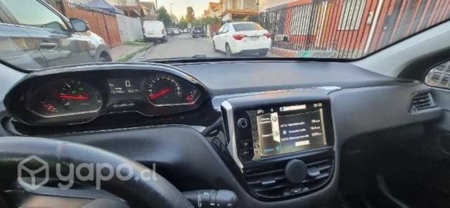 Auto Peugeot Diesel 208 HDI 1,4 2014