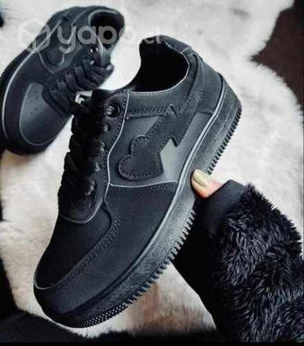 Zapatillas negras full moda