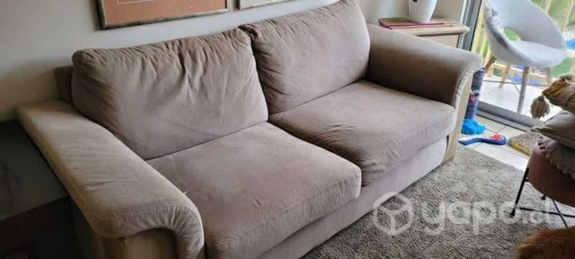 Sofa Beige con Detalle menor
