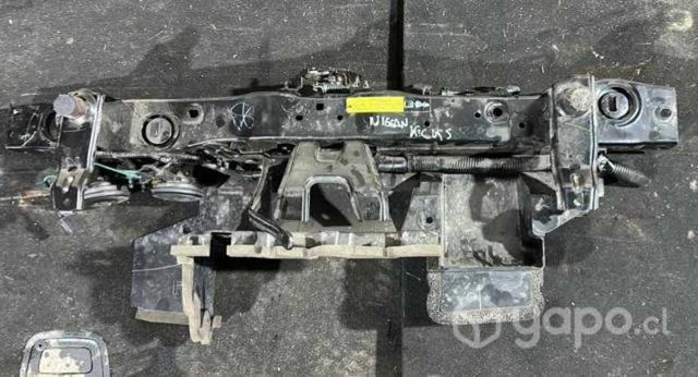 Frontal superior Nissan kicks 2022