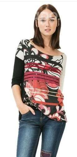 Polera Desigual. Nueva, con etiqueta