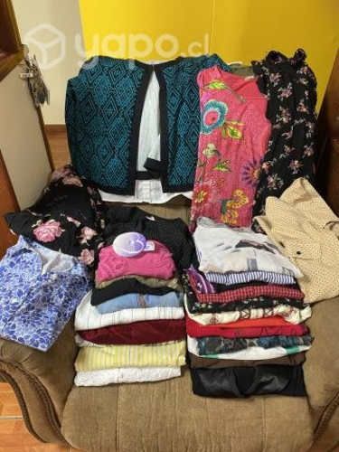 Lote de 30 blusas y tapados .