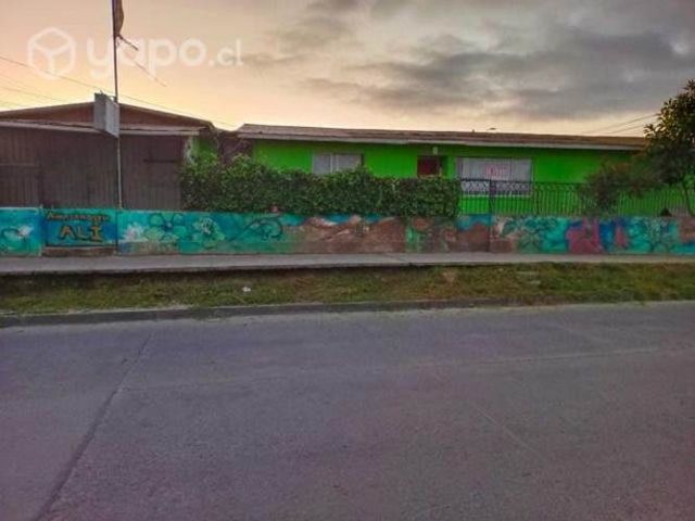 Casa Sólida con Local Comercial