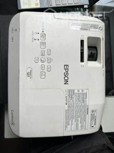 Proyector Epson S27 + Telón Mural Blanco