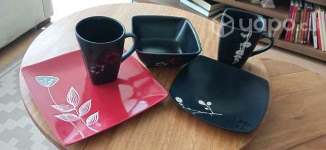 Juego de loza negro/rojo floreado