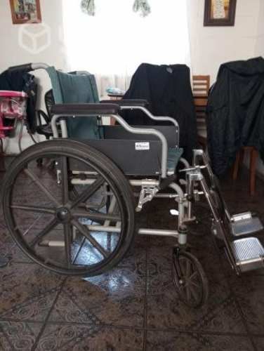 Silla de ruedas muy poco uso