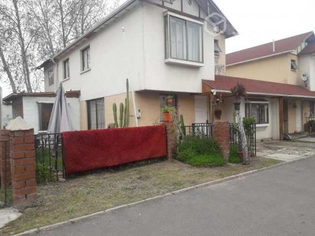 Casa en sector residencial de peñaflor